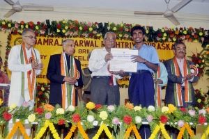Student received Mamraj Agarwal Rashrtiya Puraskar
